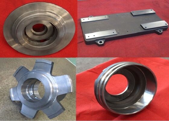 Bagian Besi Cor Cetakan Pasir Berkualitas Tinggi OEM Warna Hitam Untuk Loader Roda Peralatan Khusus Berat 32kg