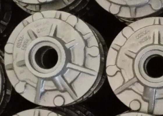 OEM Forklift Truck Sand Casting Bagian Besi Hub Depan Kapasitas yang Memadai Harga yang Kompetitif