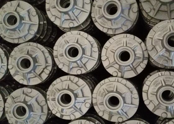 OEM Pasir Casting Bagian Besi Untuk Truk Forklift Hub Belakang Akhir Lukisan Dengan Dimensi yang Tepat