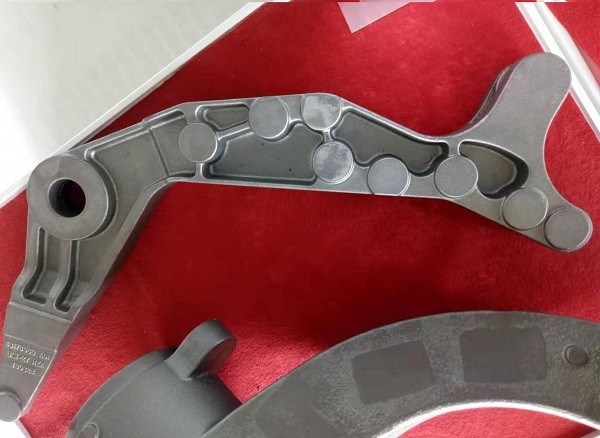 Komponen Braket Besi Cor Cor Kustom Berkualitas Tinggi Untuk Mesin Industri Dengan Layanan OEM